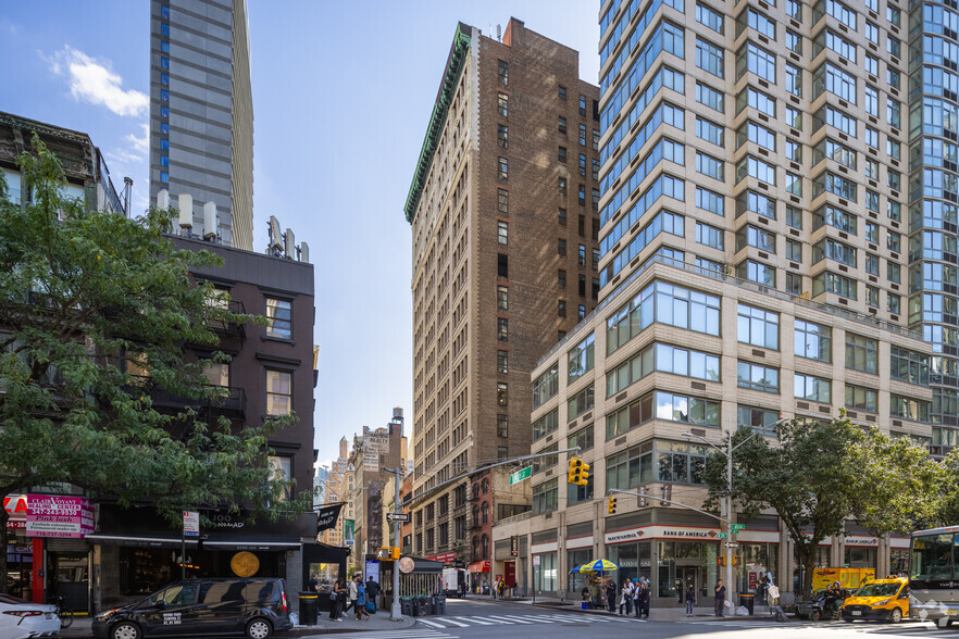 44-50 W 28th St, New York, NY for lease - Building Photo - Image 1 of 6