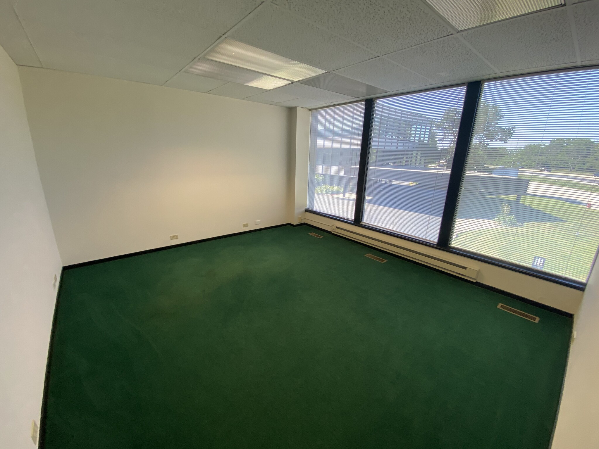 540-550 W Frontage Rd, Northfield, IL for lease Interior Photo- Image 1 of 3