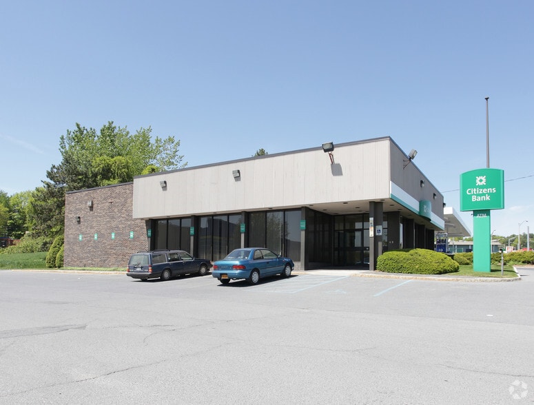 771 Upper Glen St, Queensbury, NY for sale - Primary Photo - Image 1 of 1