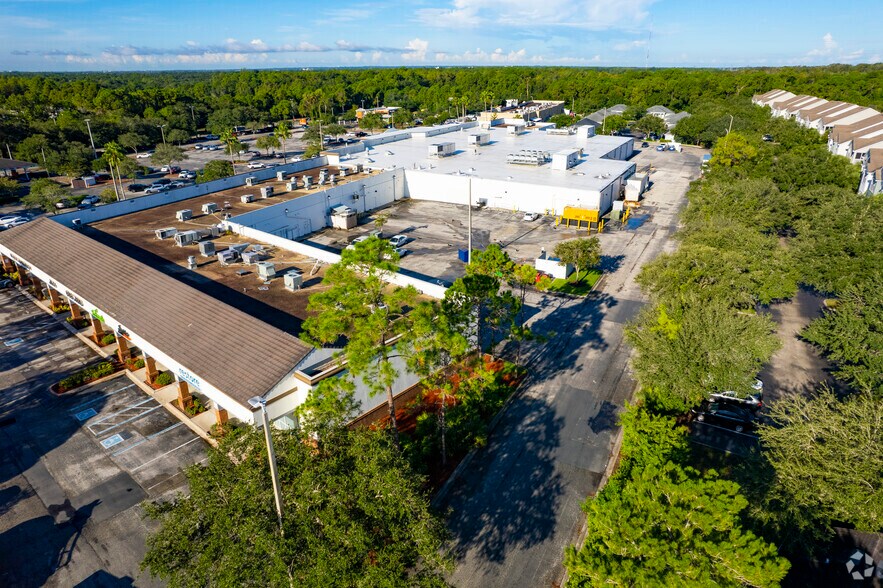 12125 W Linebaugh Ave, Tampa, FL for lease - Building Photo - Image 3 of 6