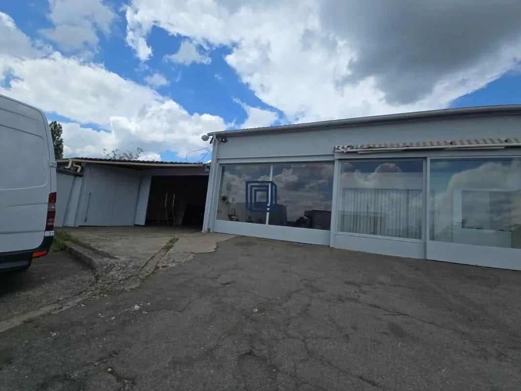 Industrial in Linas for sale Building Photo- Image 1 of 6