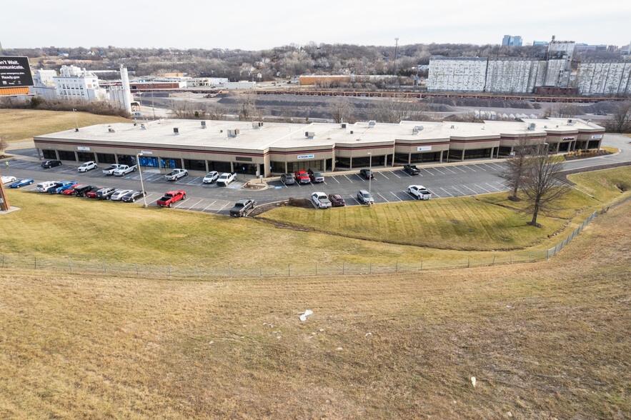 1300-1322 Adams St, Kansas City, KS for lease - Building Photo - Image 1 of 17