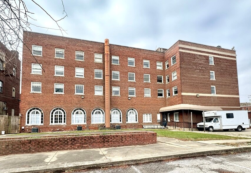 118 E Court St, Paris, IL for sale - Building Photo - Image 2 of 36