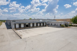 3194 N Interstate 35, New Braunfels, TX for lease Interior Photo- Image 2 of 17