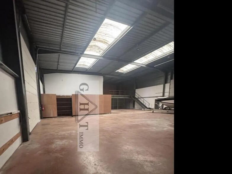 Industrial in Gretz-Armainvilliers for lease - Interior Photo - Image 2 of 4