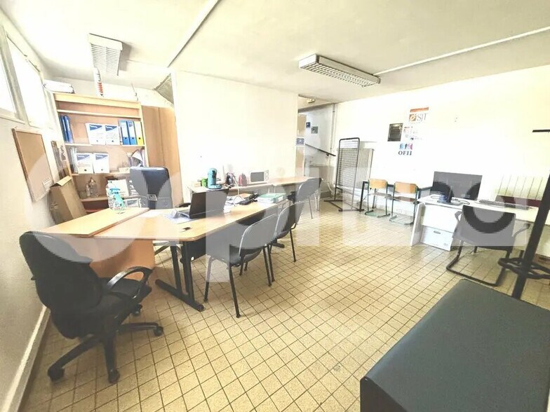 Office in Compiègne for lease - Building Photo - Image 3 of 12