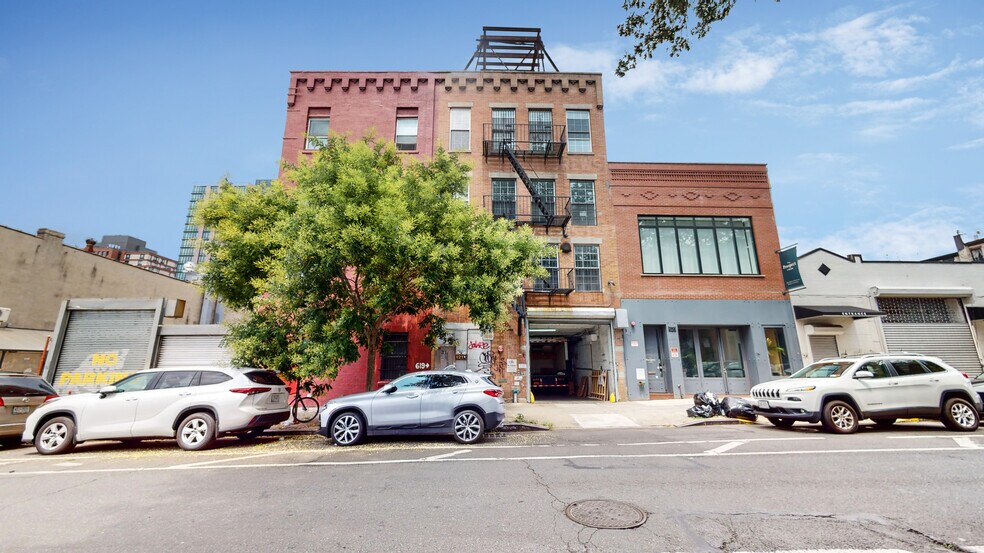 621 Bergen St, Brooklyn, NY for lease - Primary Photo - Image 1 of 2