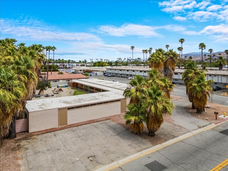 490 S Compadre Rd, Palm Springs, CA for sale - Building Photo - Image 2 of 15
