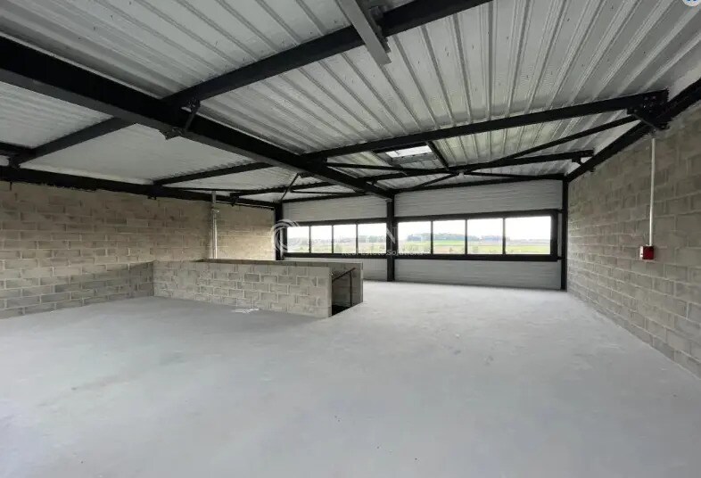 Flex in Famars for lease - Interior Photo - Image 2 of 8