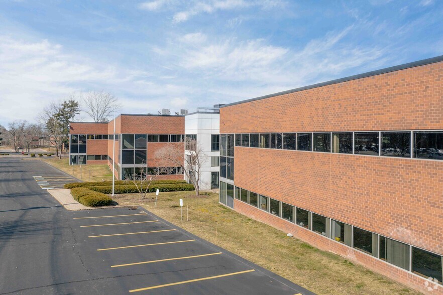 300 Billerica Rd, Chelmsford, MA for lease - Primary Photo - Image 1 of 15