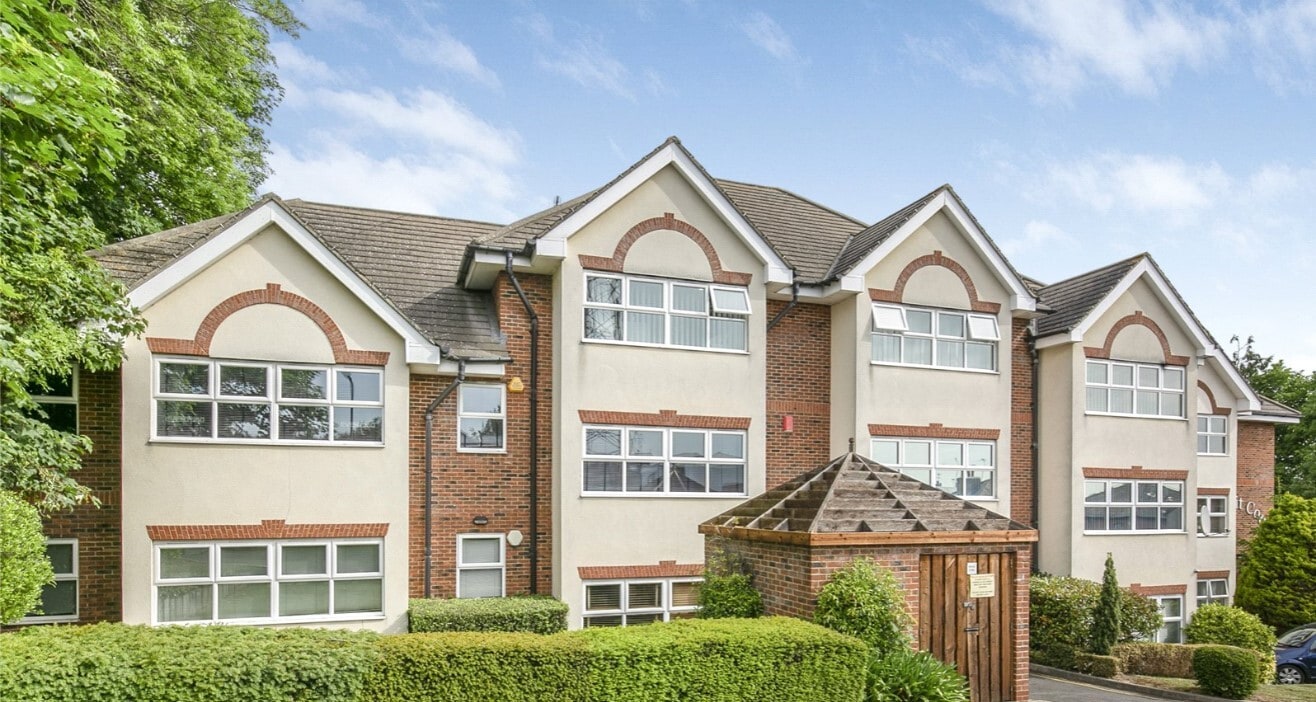 Moon Ln, Barnet for sale Primary Photo- Image 1 of 9