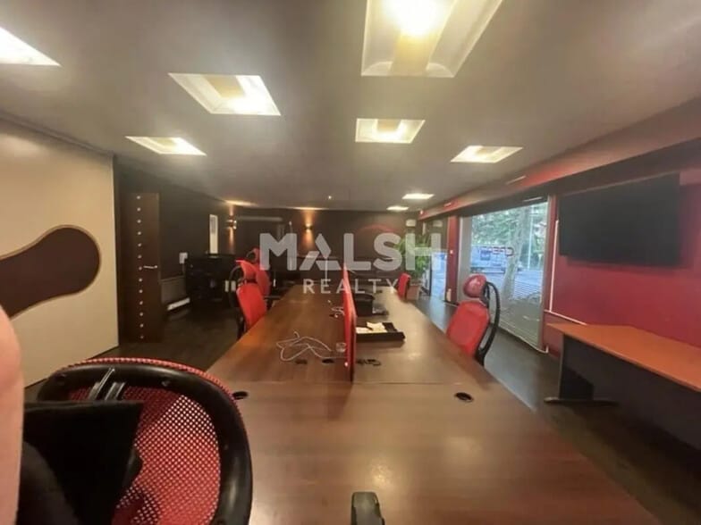 Retail in Lyon for lease - Interior Photo - Image 3 of 8