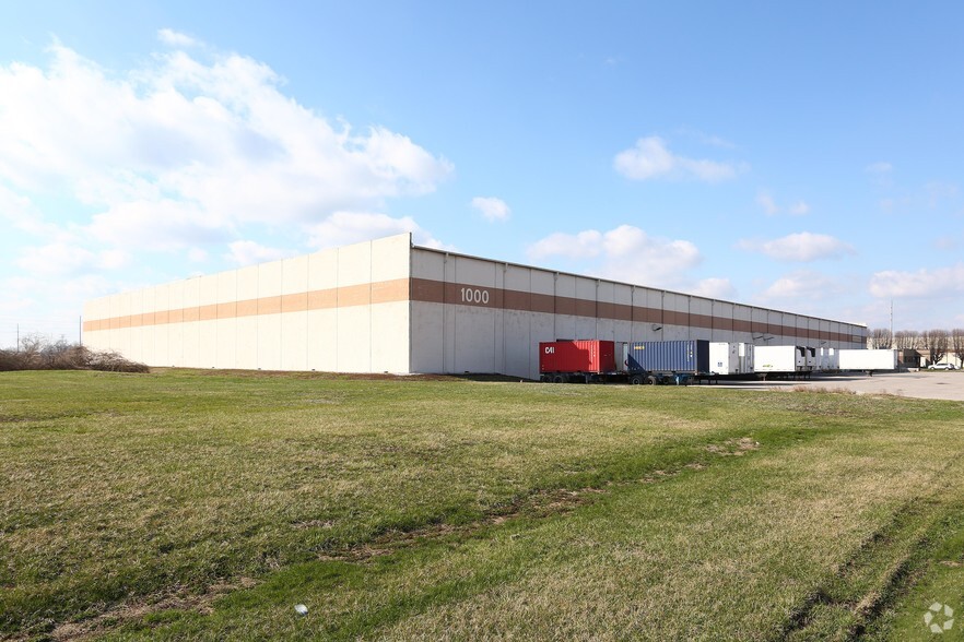 1000 Access Blvd, Madison, IL for lease - Building Photo - Image 1 of 7