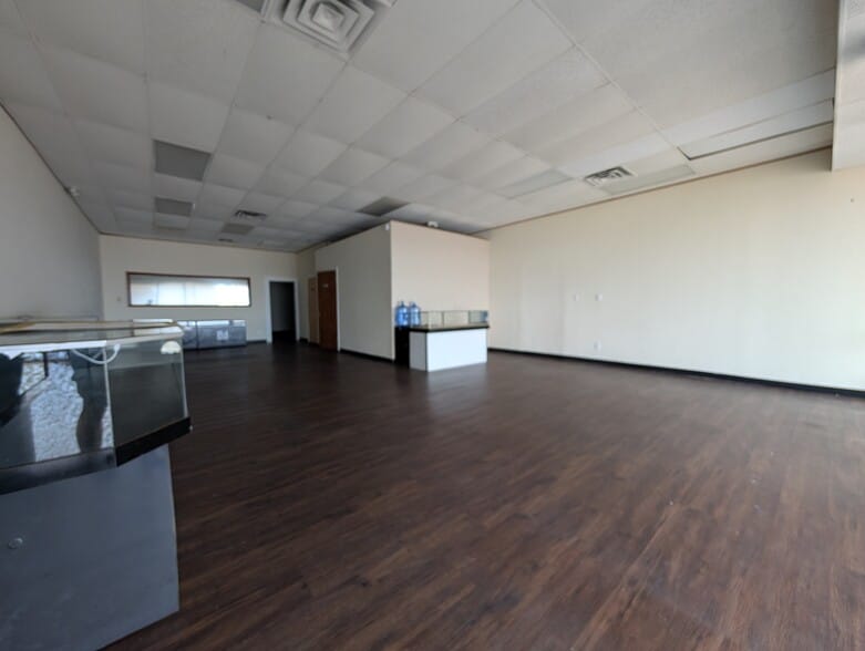 203-207 SW C Ave, Lawton, OK for lease - Interior Photo - Image 3 of 6