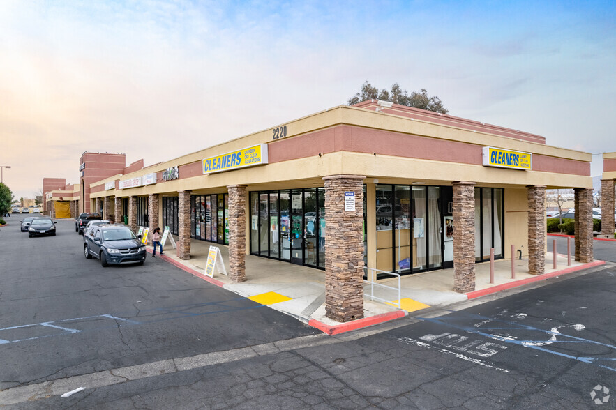 2200-2220 E Palmdale Blvd, Palmdale, CA for sale - Primary Photo - Image 1 of 4