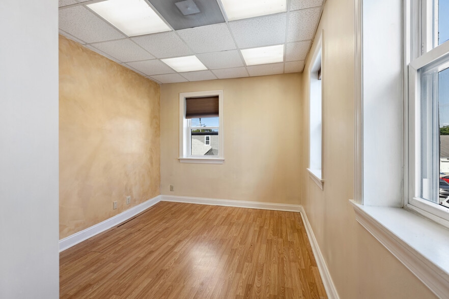 363 E Lincoln Hwy, Exton, PA for lease - Building Photo - Image 2 of 9