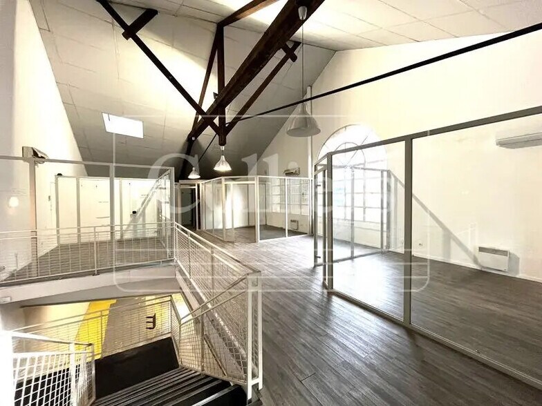 Flex in Marseille for lease - Building Photo - Image 2 of 2