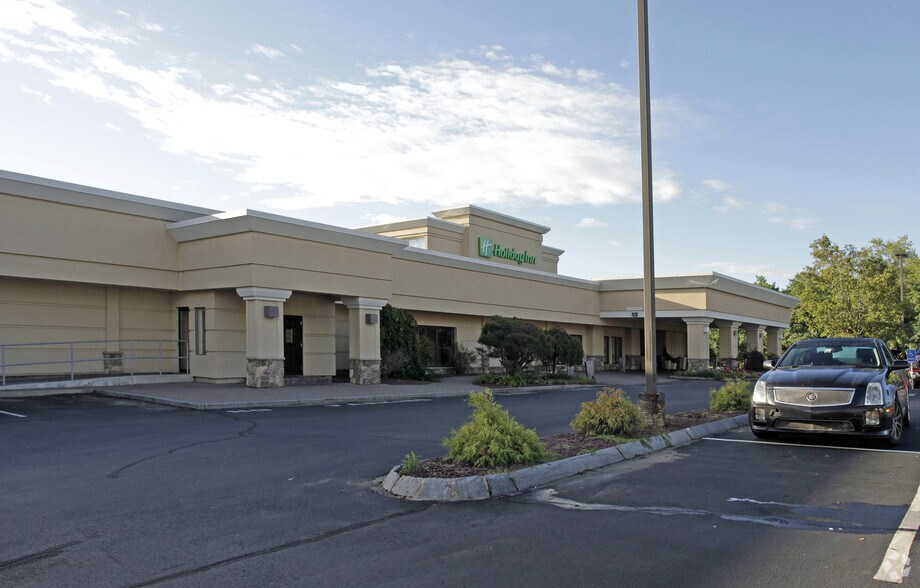 1 Newbury St, Peabody, MA 01960 Retail for Lease