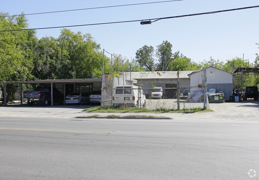 2418 Basse Rd, San Antonio, TX for lease - Building Photo - Image 3 of 3