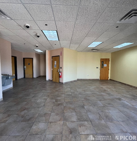 3760 N Commerce Dr, Tucson, AZ for lease - Interior Photo - Image 3 of 10