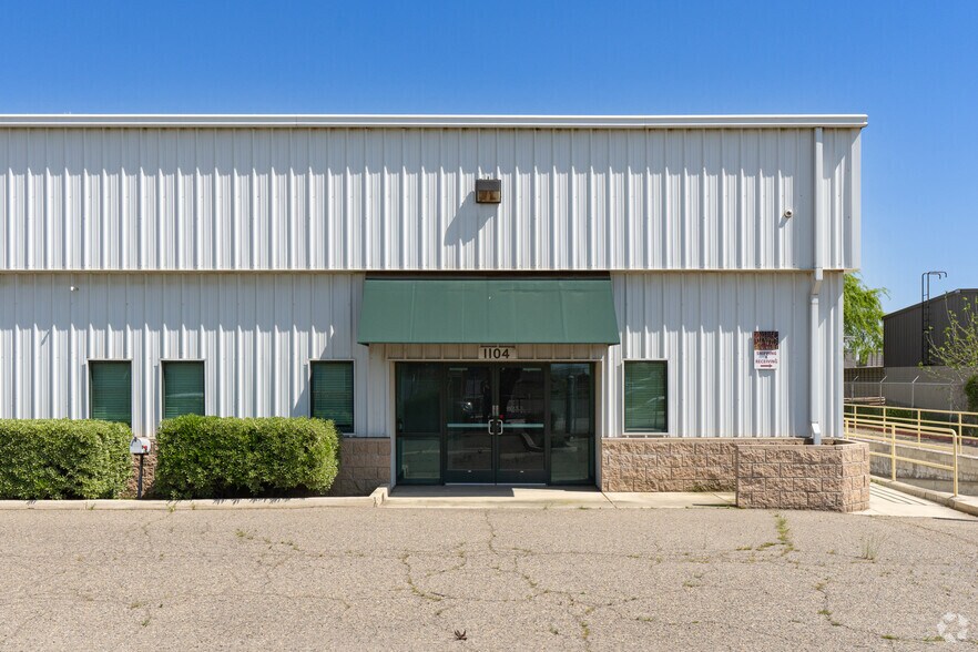 1104 N Neveda St, Visalia, CA for lease - Building Photo - Image 2 of 5