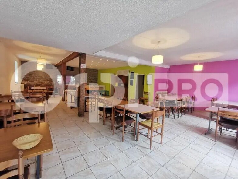 Office in Compreignac for sale - Interior Photo - Image 2 of 12