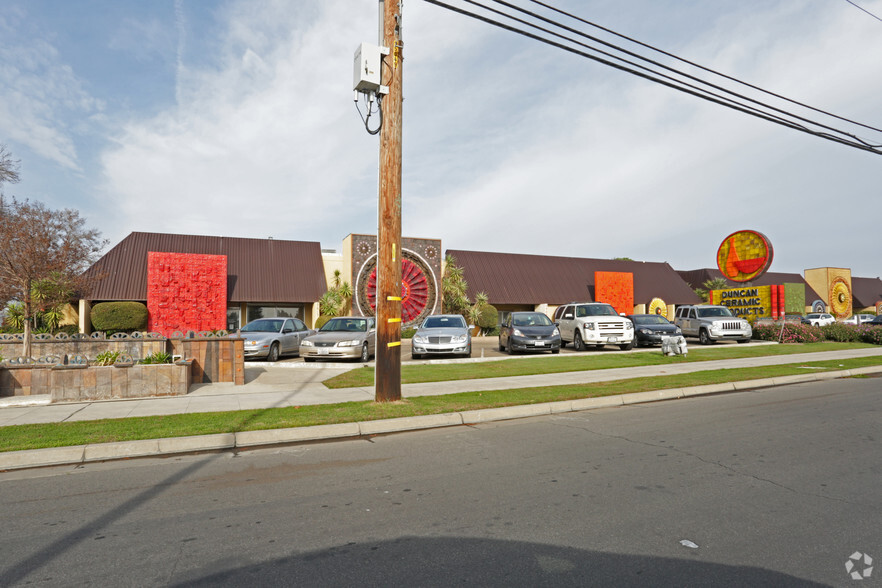 5661 E Shields Ave, Fresno, CA for lease - Primary Photo - Image 1 of 19