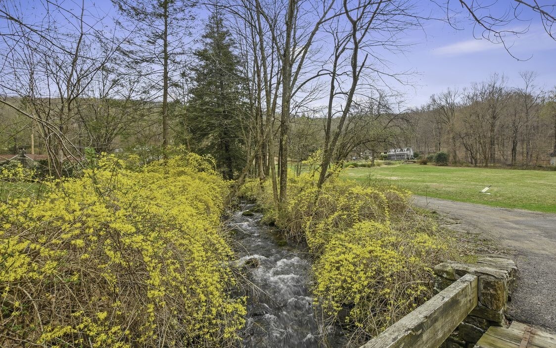 952 Peekskill Hollow Rd, Putnam Valley, NY for sale Primary Photo- Image 1 of 1