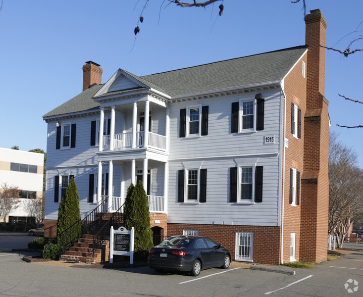1915 Huguenot Rd, Richmond, VA 23235