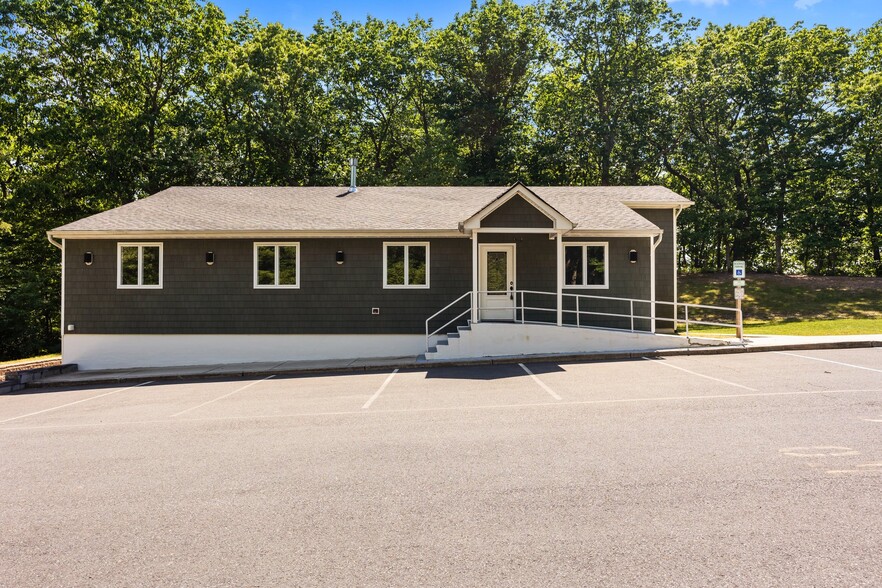 352 Monmouth Rd, Millstone Township, NJ for lease - Building Photo - Image 2 of 48