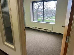 1440 Renaissance Dr, Park Ridge, IL for lease Building Photo- Image 2 of 6