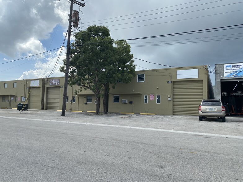 561-569 W 28th St, Hialeah, FL for lease - Building Photo - Image 1 of 1