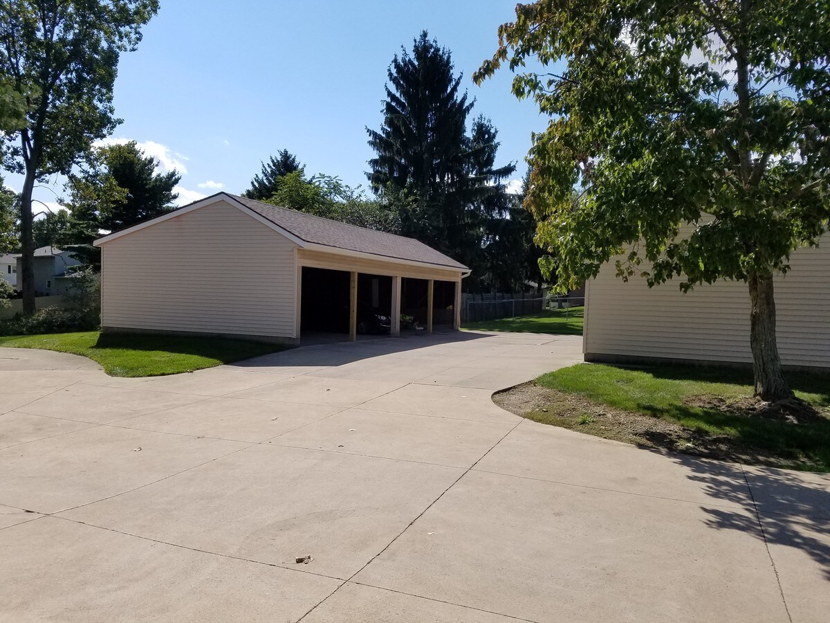 983 Wadsworth Rd, Medina, OH 44256