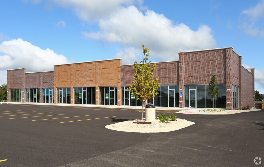 109 Show Place Dr, Rockford, IL for lease - Primary Photo - Image 1 of 23