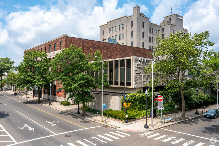 410 State St, Bridgeport, CT for lease - Building Photo - Image 1 of 4