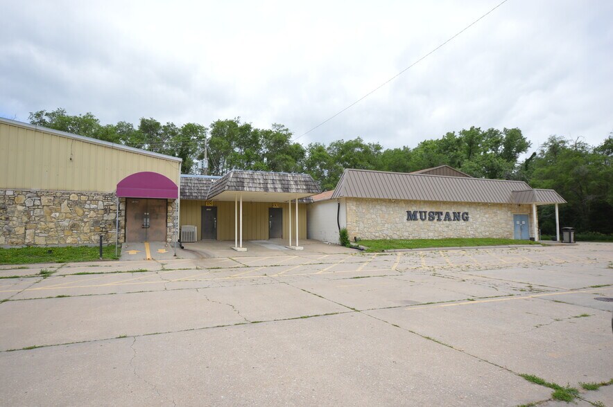 1332 Grant Ave, Junction City, KS for sale - Building Photo - Image 1 of 1