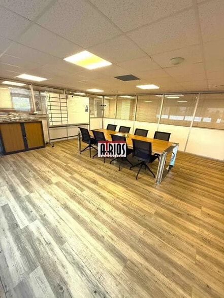 Office in La Farlède for sale - Interior Photo - Image 1 of 11