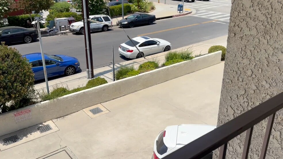 22156 Sherman Way, Canoga Park, CA for lease - Commercial Listing Video - Image 2 of 10