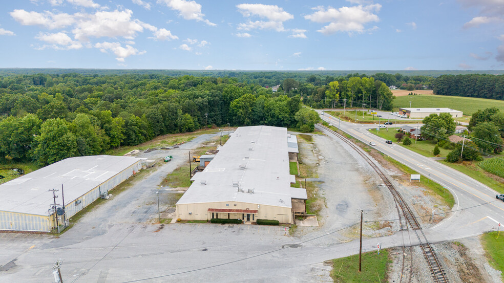 5275 Glenola Industrial Dr, High Point, NC for lease - Building Photo - Image 3 of 9