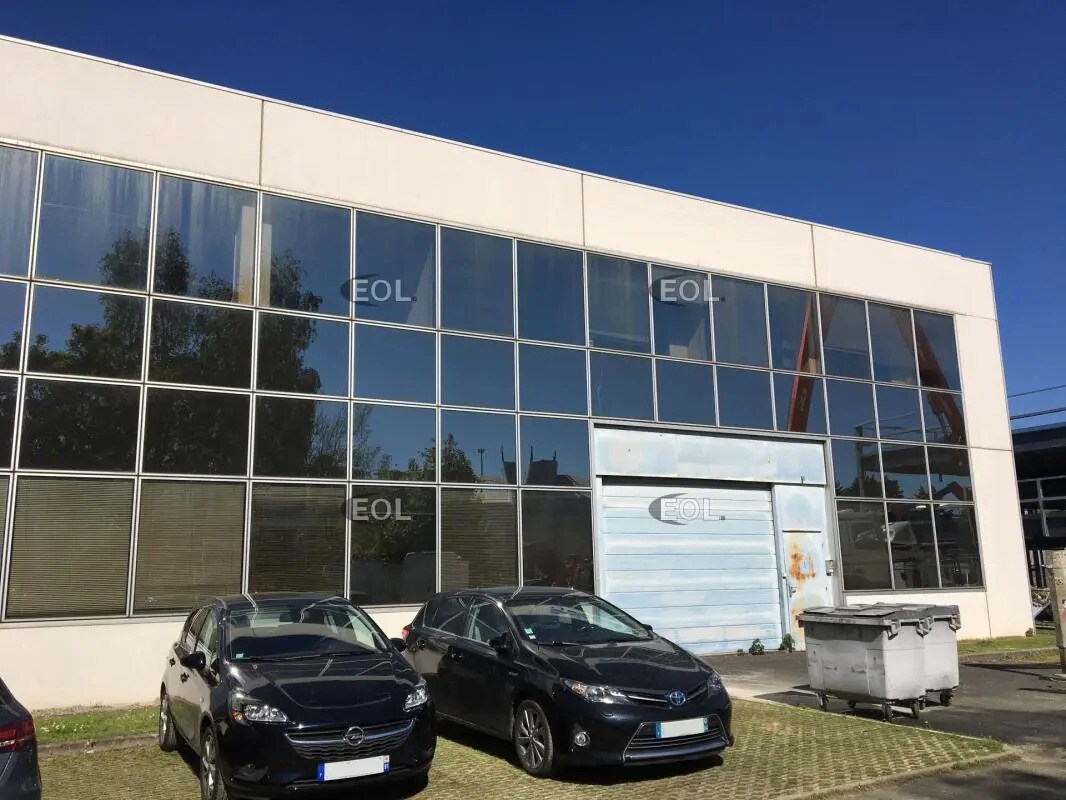 Industrial in Les Ulis for lease Building Photo- Image 1 of 5