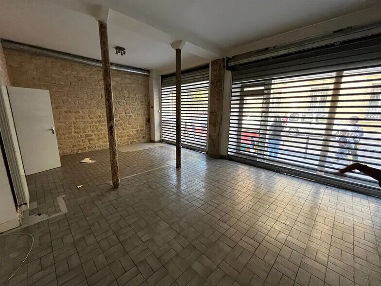 Retail in Paris for lease - Building Photo - Image 1 of 5