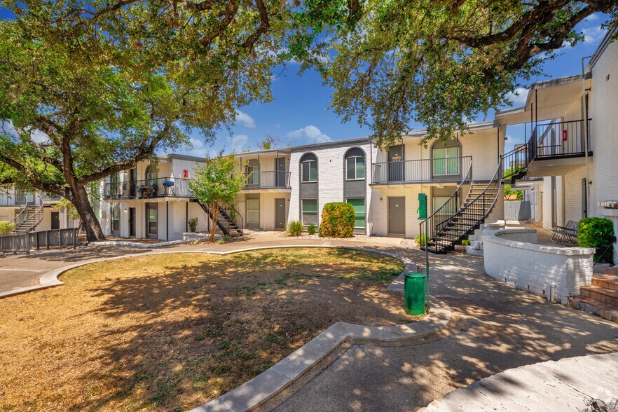 1403 Jackson Keller Rd, Castle Hills, TX for sale - Primary Photo - Image 1 of 1