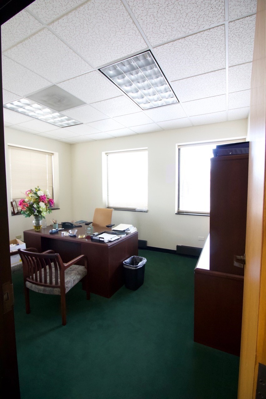825 Green Bay Rd, Wilmette, IL 60091 Office for Lease