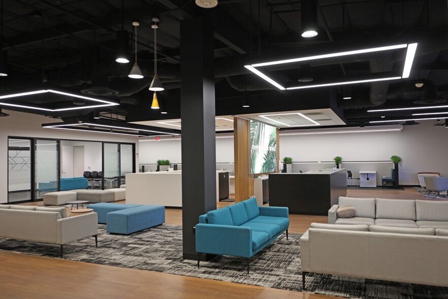 4201 W Vanowen Pl, Burbank, CA for lease - Building Photo - Image 2 of 12