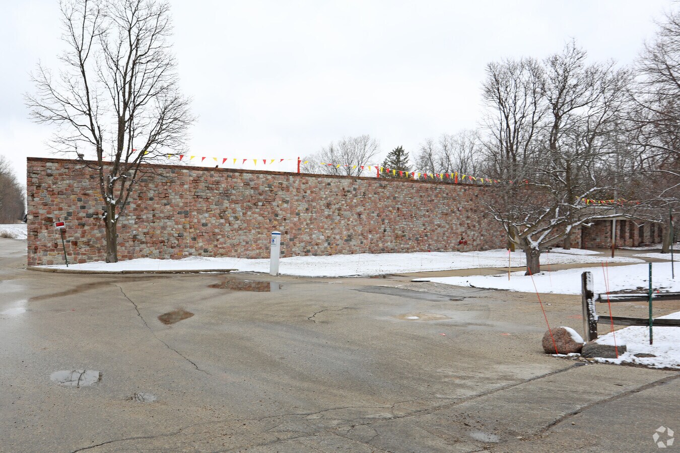 2735 S Calhoun Rd, Brookfield, WI 53005