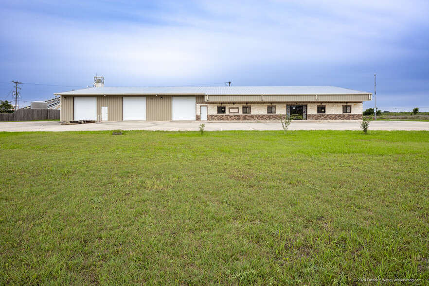 9000 Camino Real, Uhland, TX for sale - Building Photo - Image 3 of 8