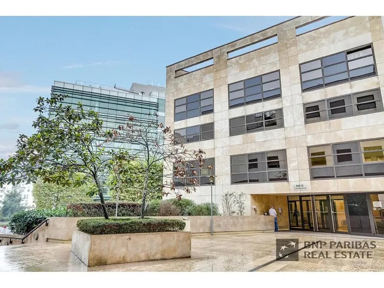 2 Rue Joseph Monier, Rueil-Malmaison for lease - Building Photo - Image 1 of 10