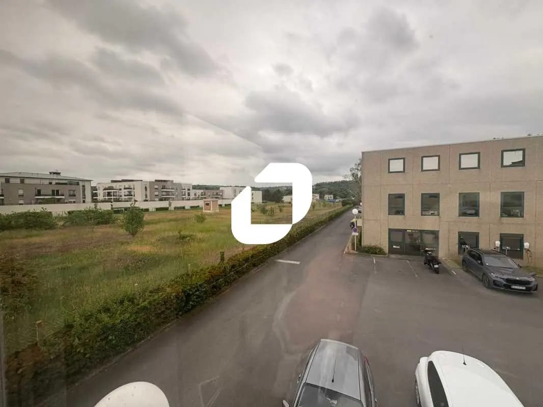 Office in Croissy-sur-Seine for sale Building Photo- Image 1 of 11