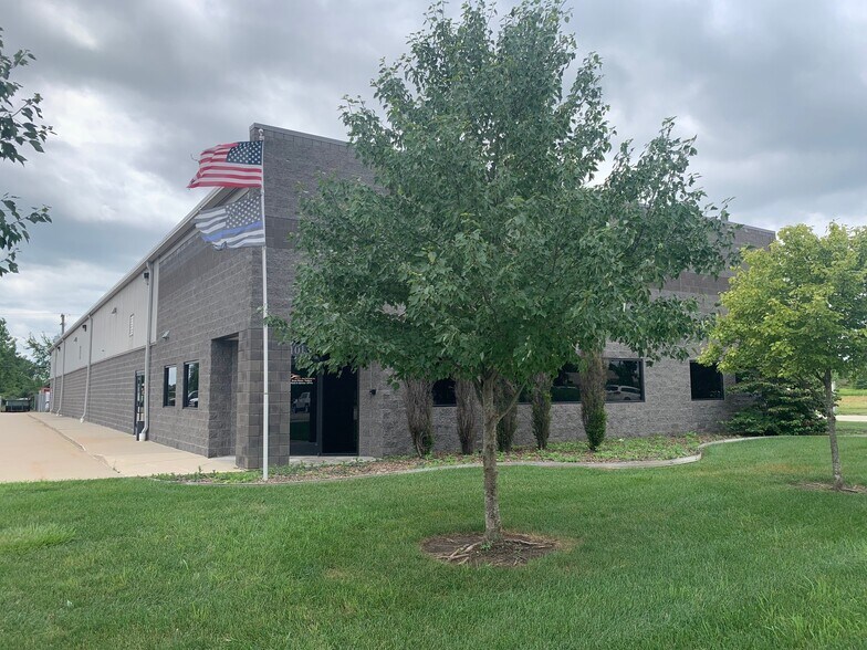 10131 Radiance Dr, Fair Haven, MI 48023