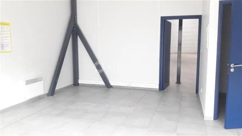 Industrial in Sainghin-en-Mélantois for lease - Interior Photo - Image 2 of 4